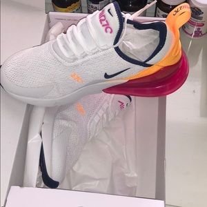 W AIR MAX 270 SIZE 8